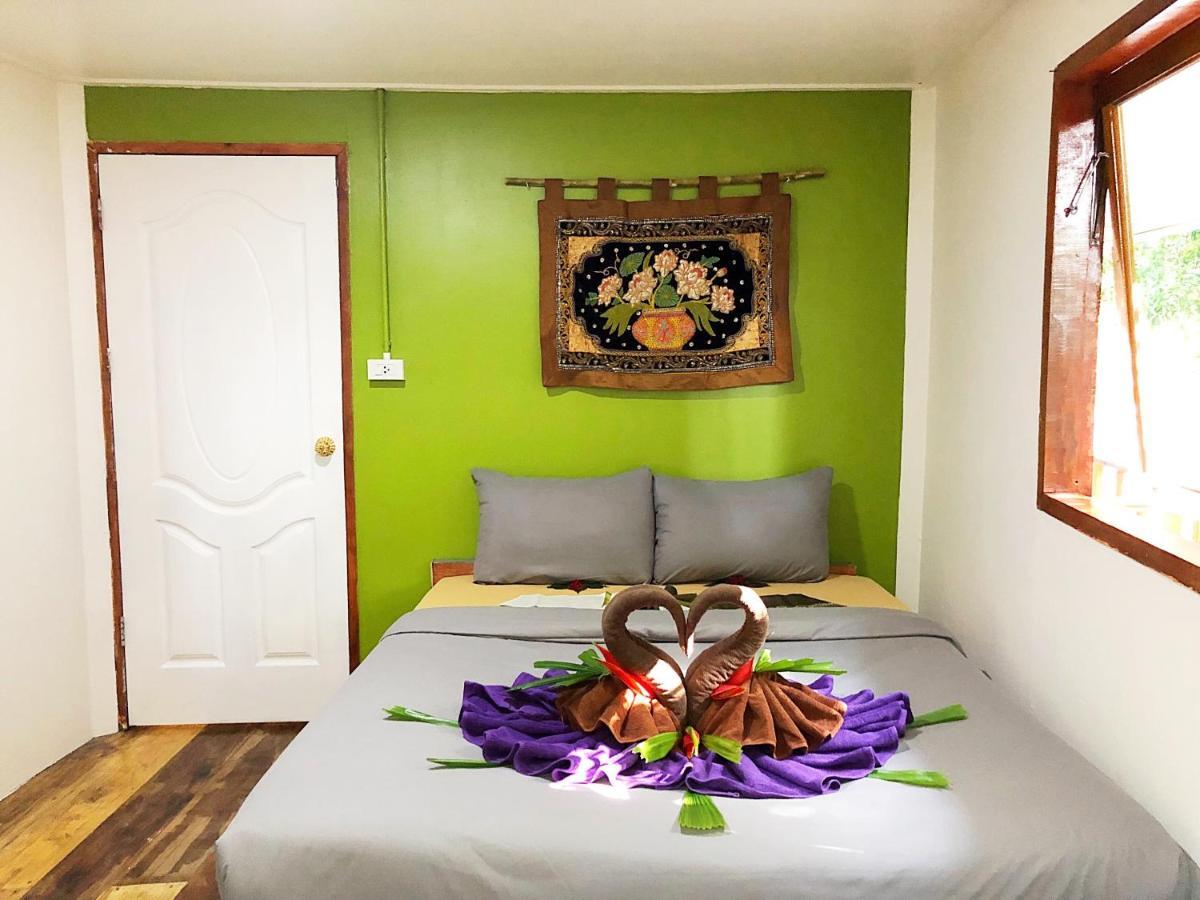 Sunflower Guesthouse And Animal Rescue - Koh Lipe Dış mekan fotoğraf